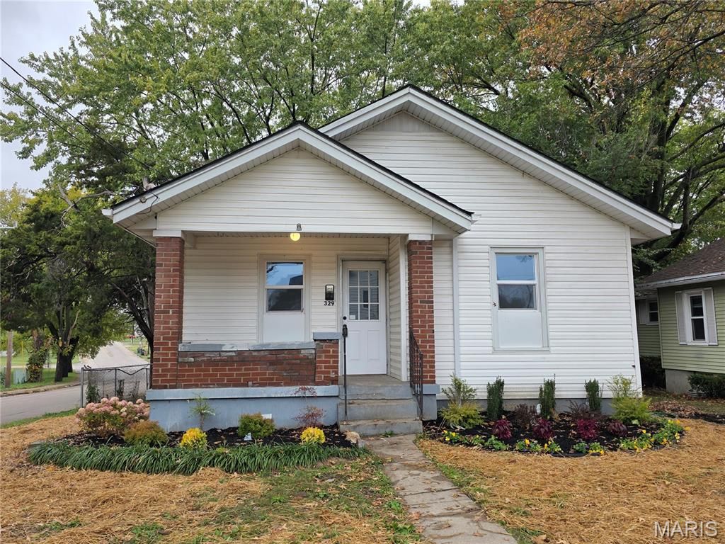 Photo of 329 Albert Street, Cape Girardeau, MO 63703 (MLS # 25073577)