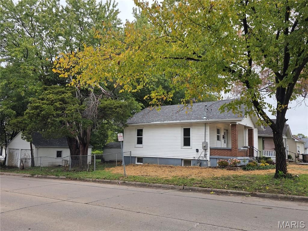 Photo of 329 Albert Street, Cape Girardeau, MO 63703 (MLS # 25073577)