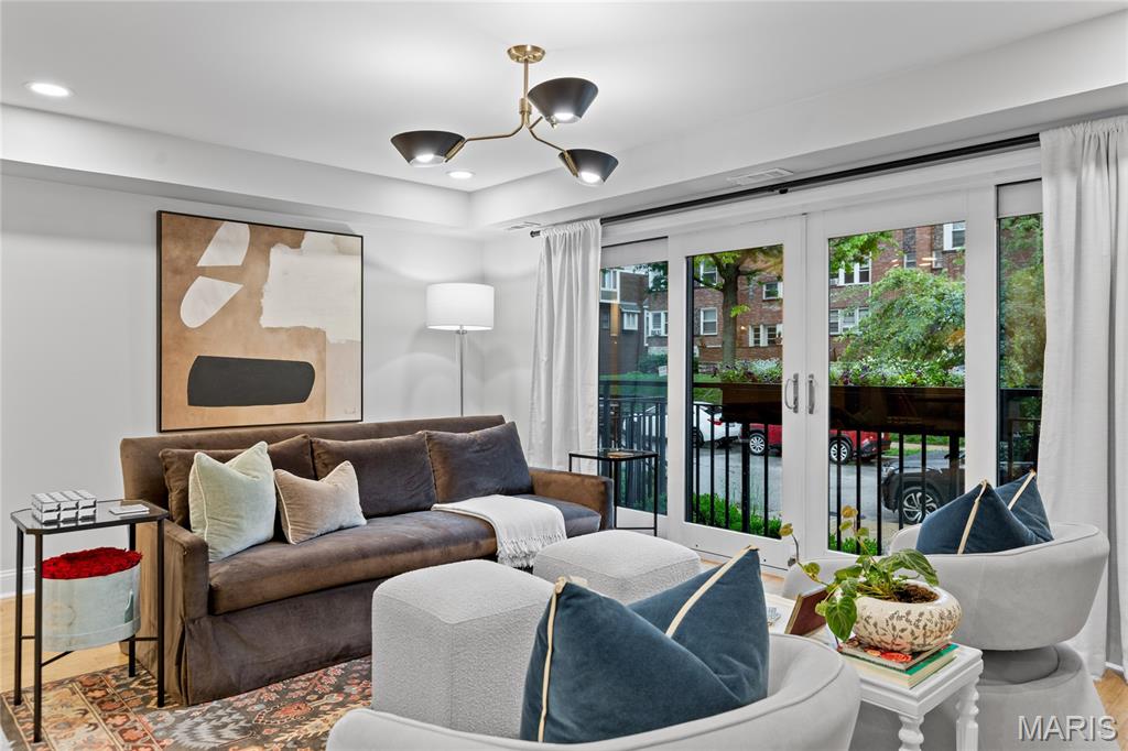 610 Forest Court Walk A Condo - Residential