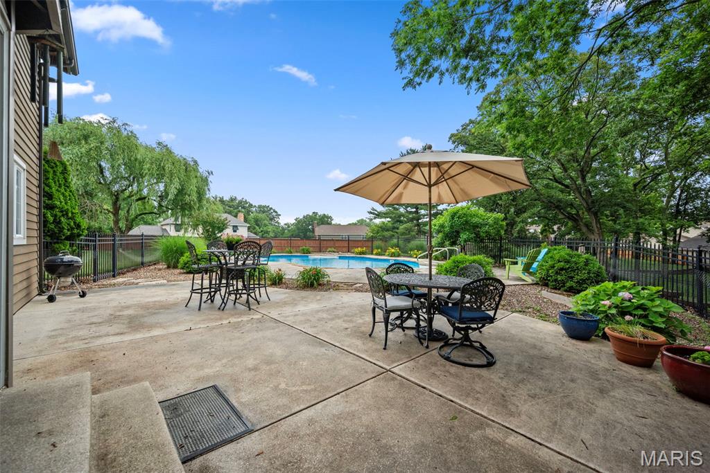 St Charles, Missouri 63303, United States, 4 Bedrooms Bedrooms, ,3 BathroomsBathrooms,Residential,Active,148106