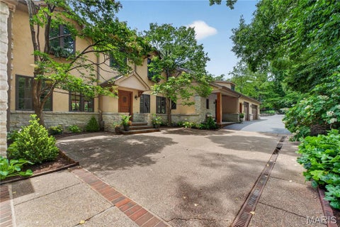 Photo of 1189 Hampton Park Drive, Richmond Heights, MO 63117 (MLS # 26030441)