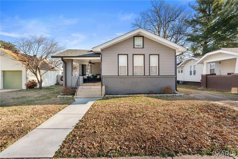 Photo of 734 Park Avenue, Sikeston, MO 63801 (MLS # 25081755)