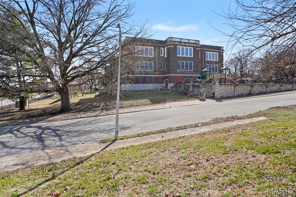 Farrars Add - Commercial Sale