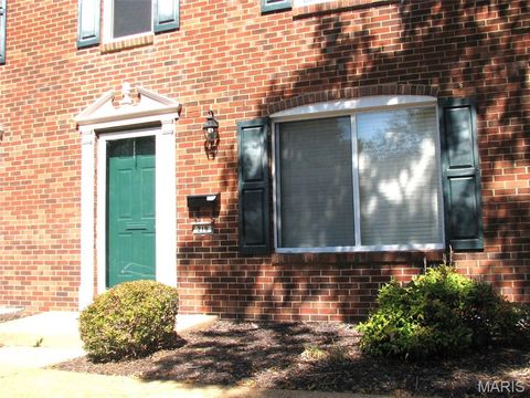 Photo of 219 Charmers Court Ct, Kirkwood, MO 63122 (MLS # 25064491)