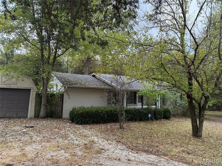 3 bed, 1 bath home on 2 acres in the Belleview area. Covered front porch, screened in back porch, storage shed and a shaded yard. Fridge, oven/range and dishwasher included. Wooded on two sides as well as a view of the pasture from the living room. Just a few miles from the school on HWY 32. Carpets have been removed in all rooms. Home needs new paint and flooring.