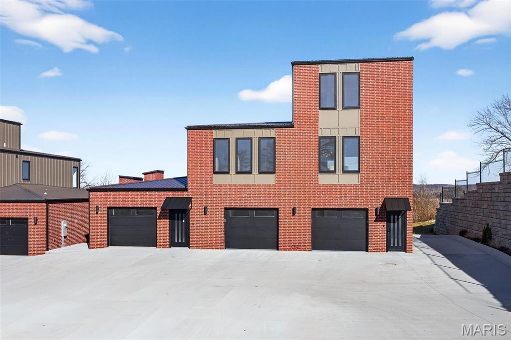 1019 River Bluff Drive