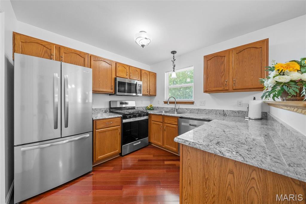 Moscow Mills, Missouri 63362, United States, 3 Bedrooms Bedrooms, ,3 BathroomsBathrooms,Residential,Pending,125636