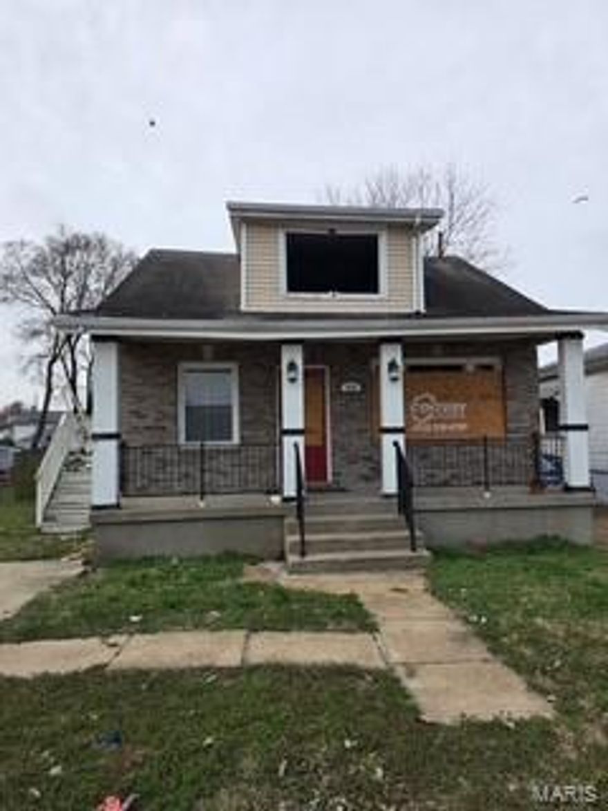 Investment opportunity. Property being sold as is. Do not enter property.