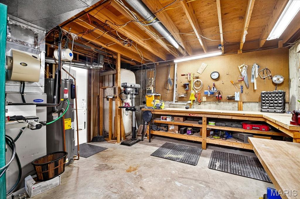 Chesterfield, Missouri 63005, United States, 4 Bedrooms Bedrooms, ,4 BathroomsBathrooms,Residential,Pending,202998