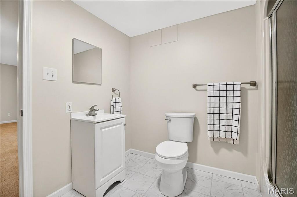 Chesterfield, Missouri 63005, United States, 4 Bedrooms Bedrooms, ,4 BathroomsBathrooms,Residential,Pending,202998