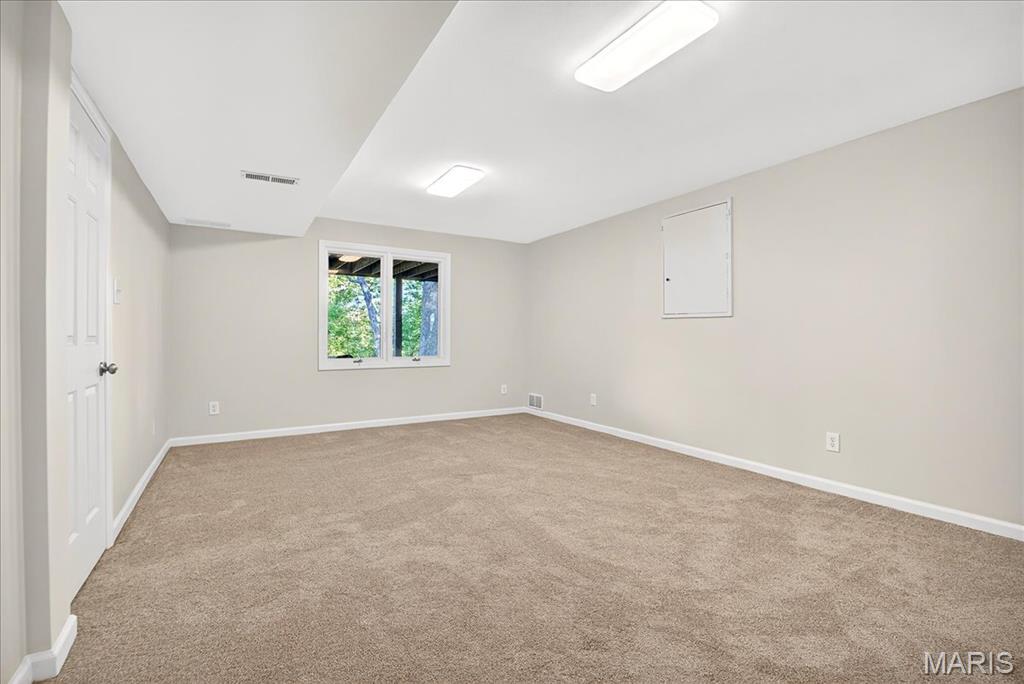 Chesterfield, Missouri 63005, United States, 4 Bedrooms Bedrooms, ,4 BathroomsBathrooms,Residential,Pending,202998