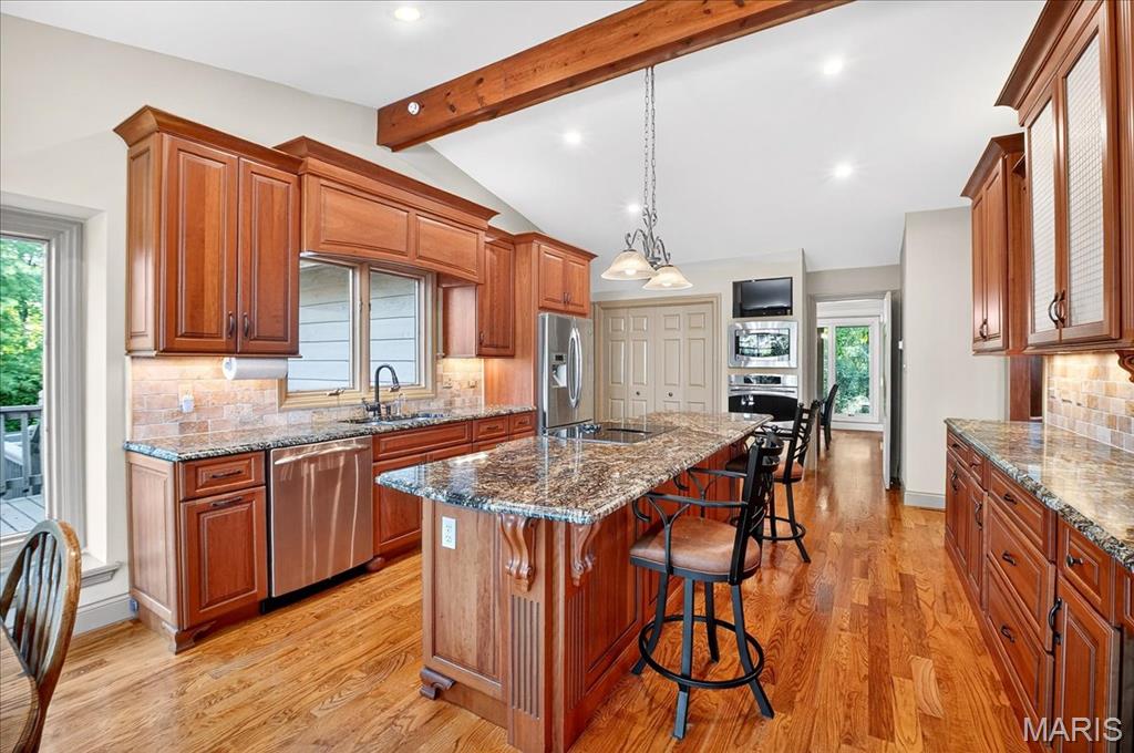 Chesterfield, Missouri 63005, United States, 4 Bedrooms Bedrooms, ,4 BathroomsBathrooms,Residential,Pending,202998