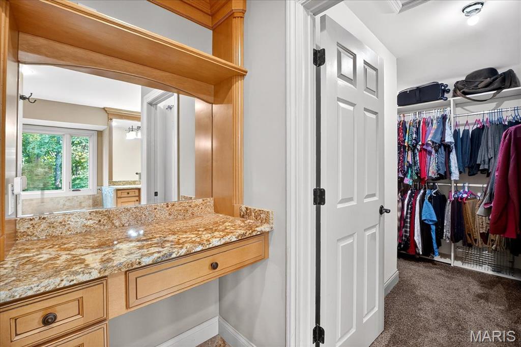 Chesterfield, Missouri 63005, United States, 4 Bedrooms Bedrooms, ,4 BathroomsBathrooms,Residential,Pending,202998