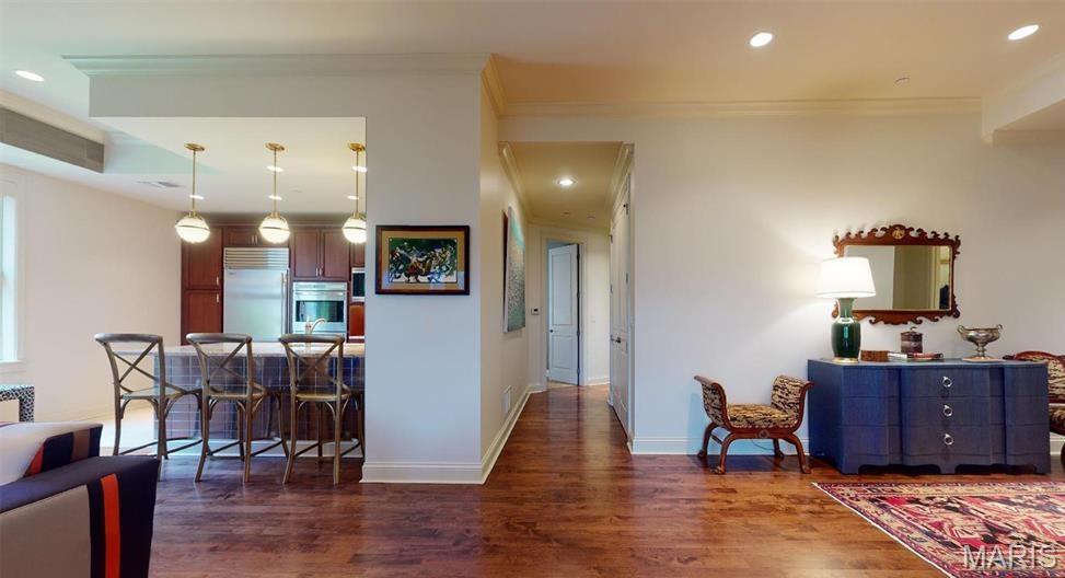 Clayton, Missouri 63105, United States, 2 Bedrooms Bedrooms, ,3 BathroomsBathrooms,Residential,Active,200424