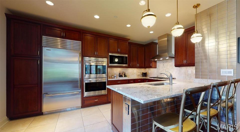 Clayton, Missouri 63105, United States, 2 Bedrooms Bedrooms, ,3 BathroomsBathrooms,Residential,Active,200424