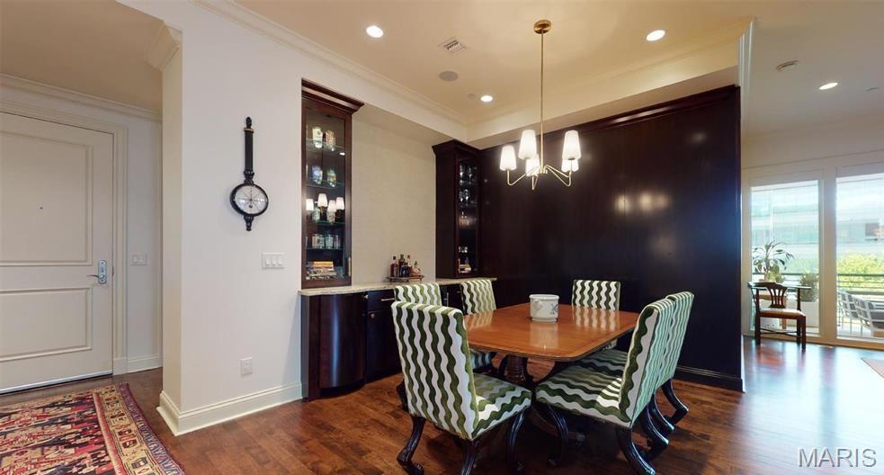 Clayton, Missouri 63105, United States, 2 Bedrooms Bedrooms, ,3 BathroomsBathrooms,Residential,Active,200424