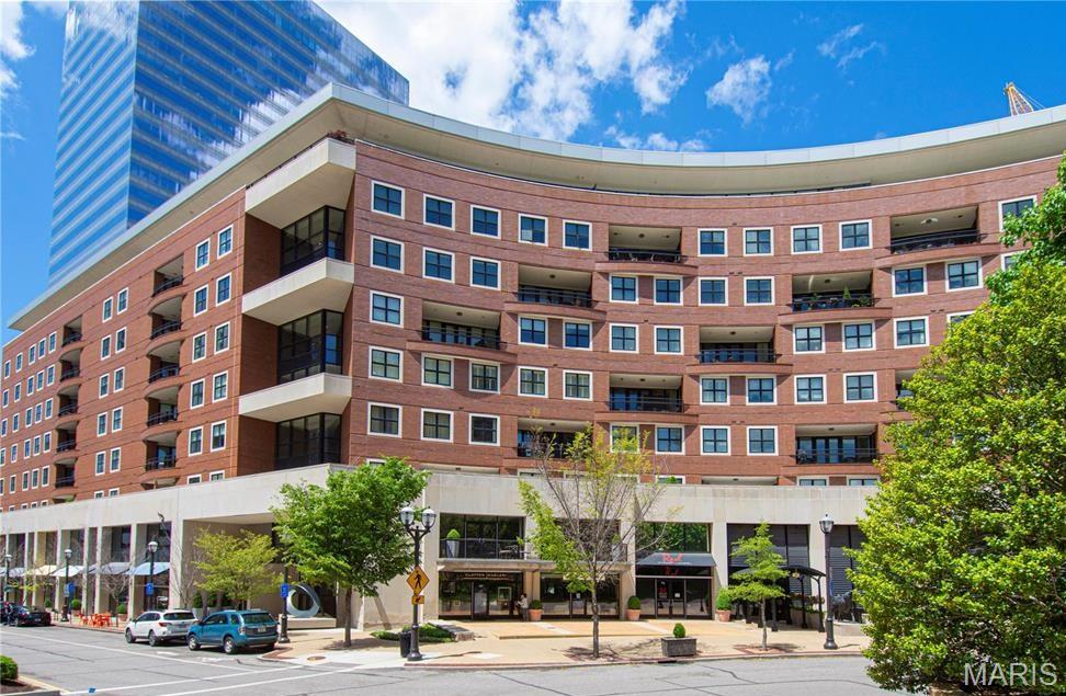 Clayton, Missouri 63105, United States, 2 Bedrooms Bedrooms, ,3 BathroomsBathrooms,Residential,Active,200424