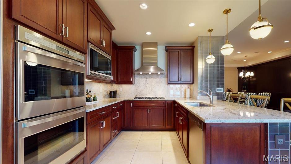 Clayton, Missouri 63105, United States, 2 Bedrooms Bedrooms, ,3 BathroomsBathrooms,Residential,Active,200424