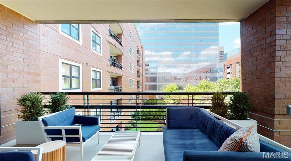 Clayton, Missouri 63105, United States, 2 Bedrooms Bedrooms, ,3 BathroomsBathrooms,Residential,Active,200424