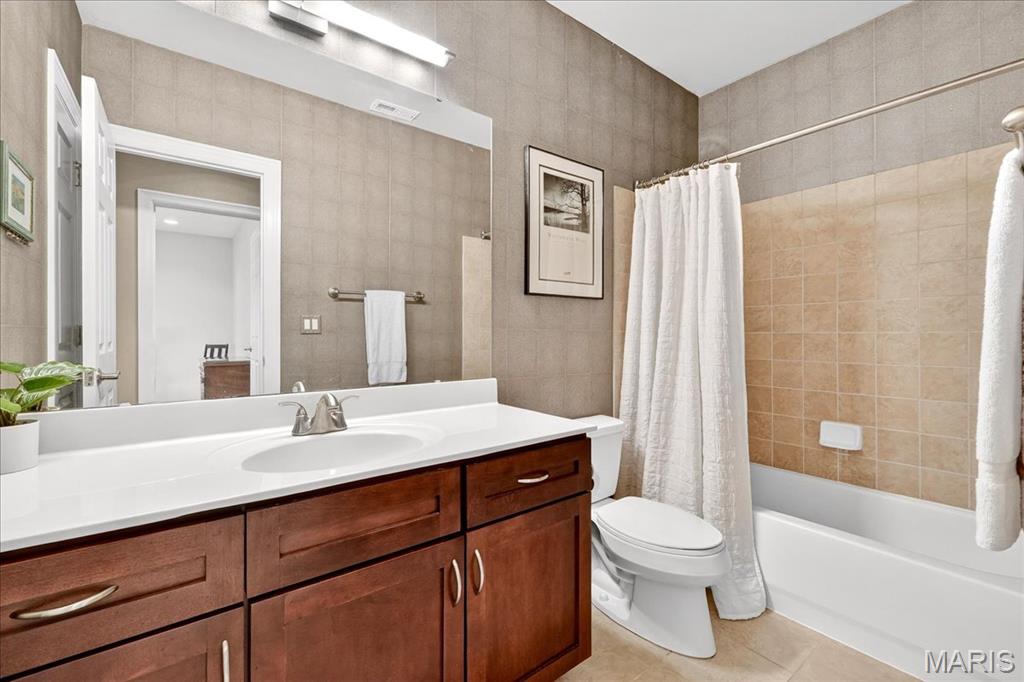 Villas At Meadowbrook The - Residential