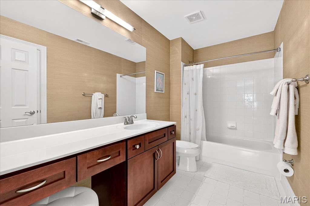 Villas At Meadowbrook The - Residential