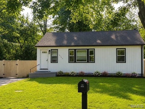 Photo of 10103 Mayfair Drive, St Louis, MO 63136 (MLS # 26055808)