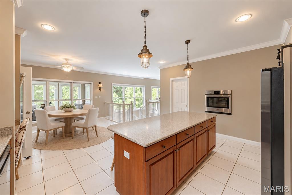 4484 Kingfisher Court