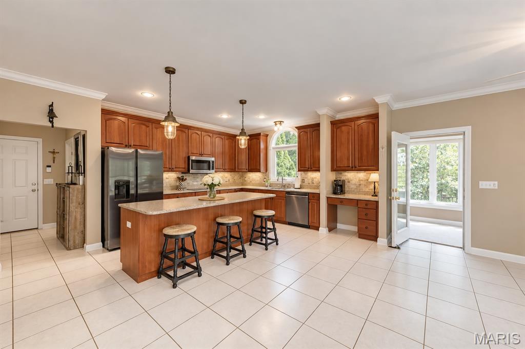 4484 Kingfisher Court
