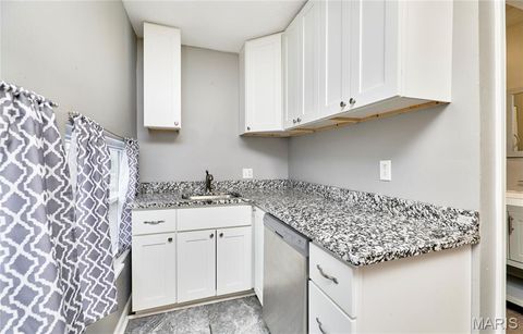 Tiny photo for 900 N Elm Avenue, Webster Groves, MO 63119 (MLS # 26017965)