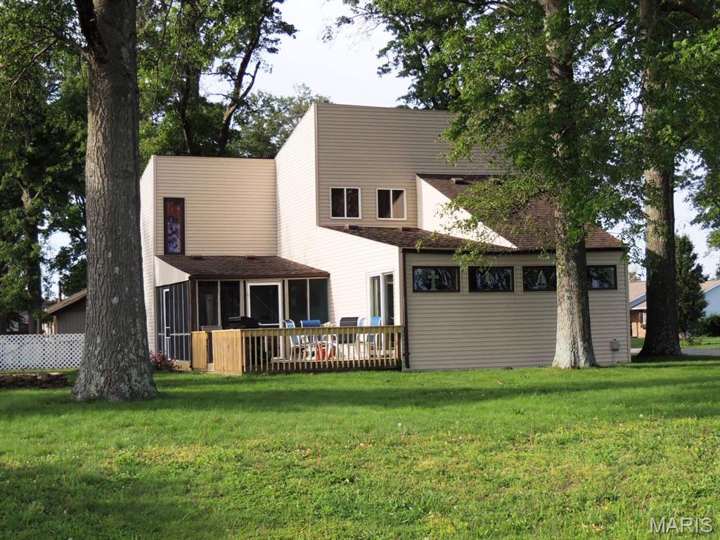 1209 N Hickory Drive