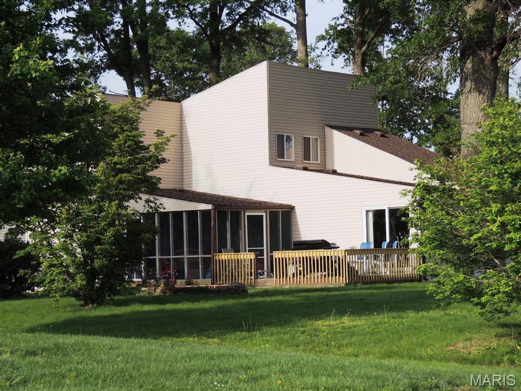 1209 N Hickory Drive