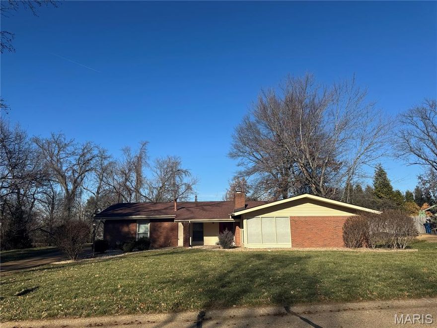 Cul de sac, half acre lot  Ladue schools