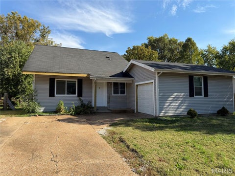 Photo of 2790 Sherwood Drive, Florissant, MO 63031 (MLS # 26069691)