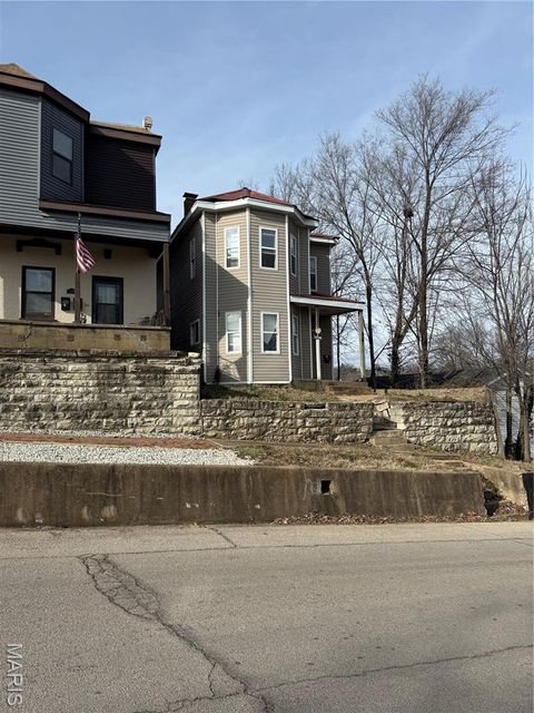 104 E 2nd Street De Soto MO 63020