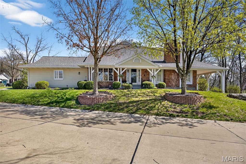 Photo of 15066 Green Circle Drive, Chesterfield, MO 63017 (MLS # 26017283)