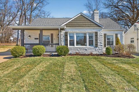 Photo of 1144 Missouri Avenue, Kirkwood, MO 63122 (MLS # 26006507)