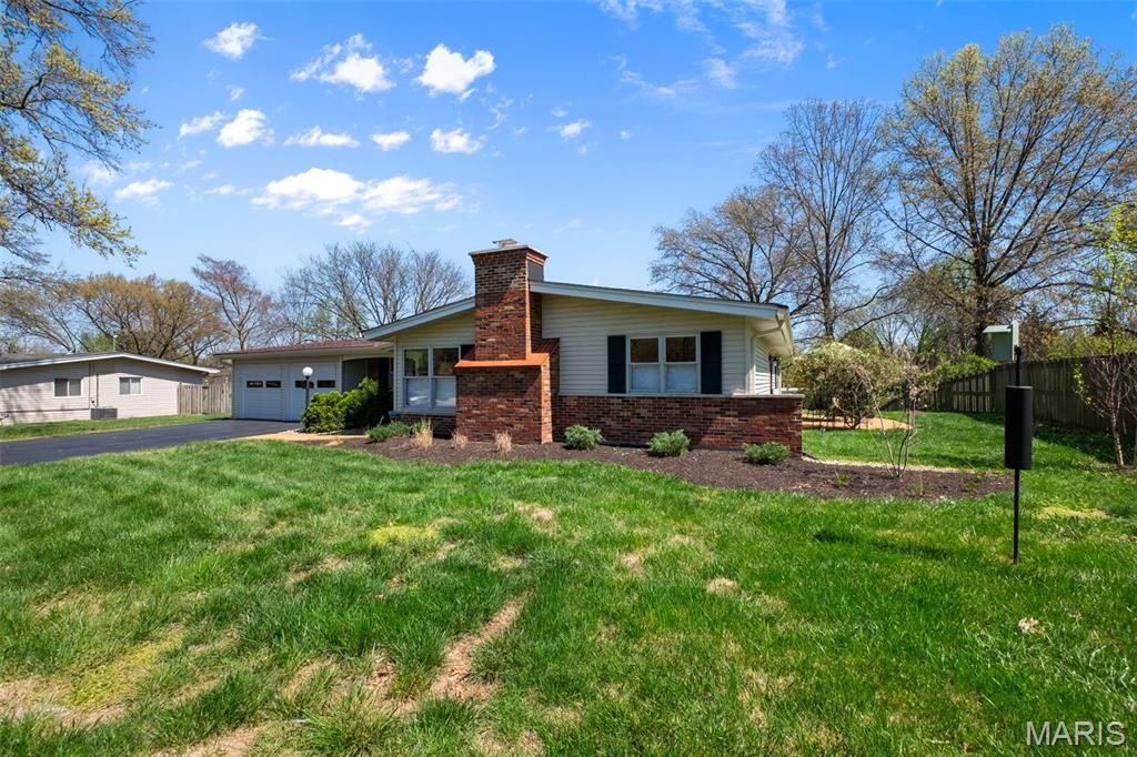 Photo of 760 Pebbleshire Lane, St Louis, MO 63122 (MLS # 26013332)