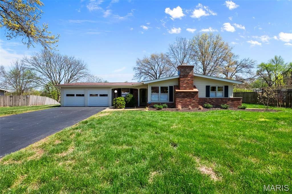 Photo of 760 Pebbleshire Lane, St Louis, MO 63122 (MLS # 26013332)