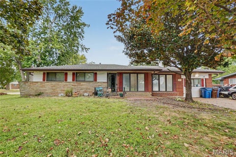 Photo of 101 Sunset Drive, Hazelwood, MO 63042 (MLS # 26059095)