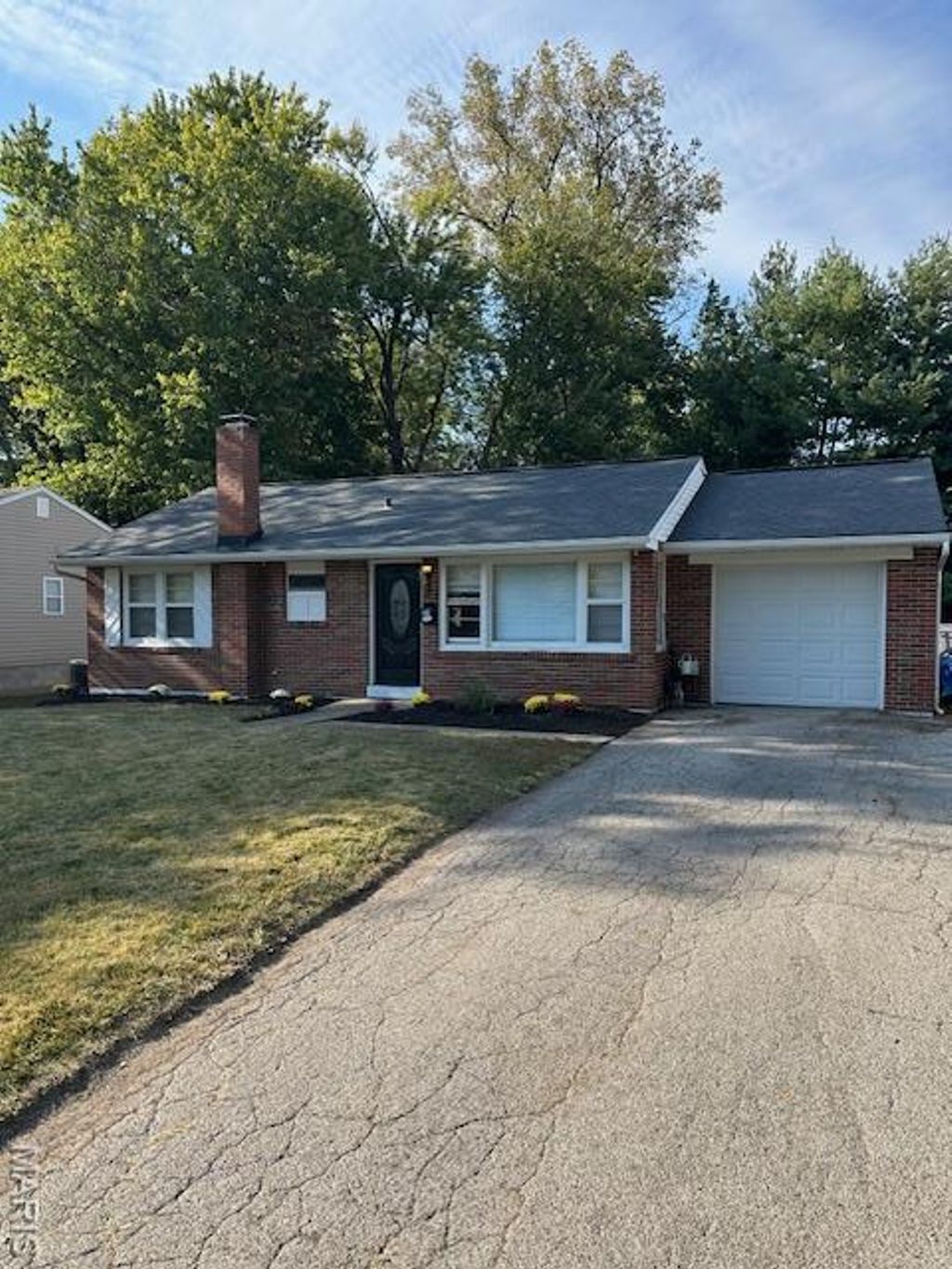 Photo of 929 Peachtree Lane, St Charles, MO 63301 (MLS # 25070692)