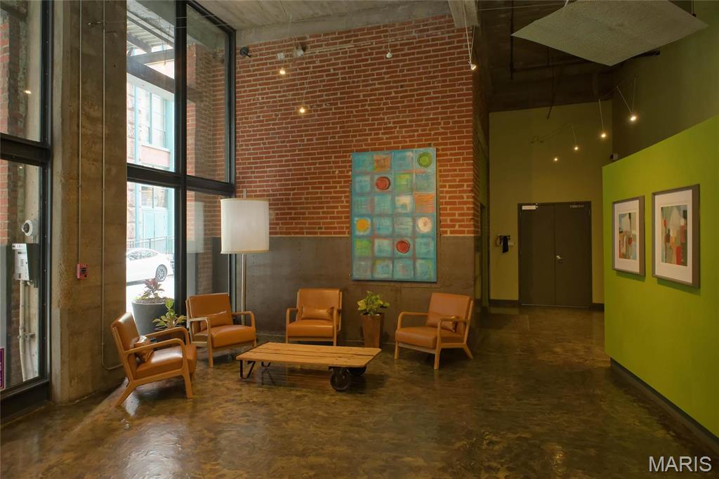 1010 Saint Charles Street 802