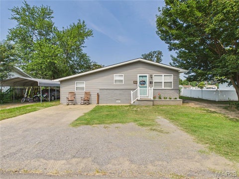 Photo of 806 N Miller Street, Bernie, MO 63822 (MLS # 26049264)