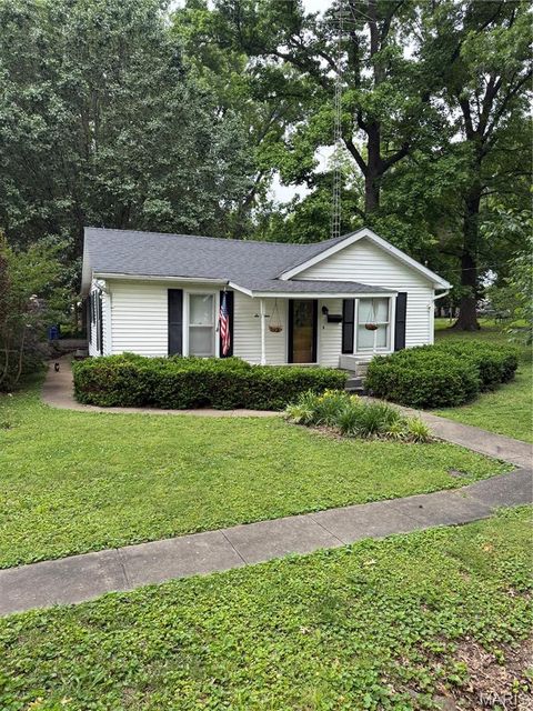 Photo of 615 Vine Street, Duquoin, IL 62832 (MLS # 26031950)