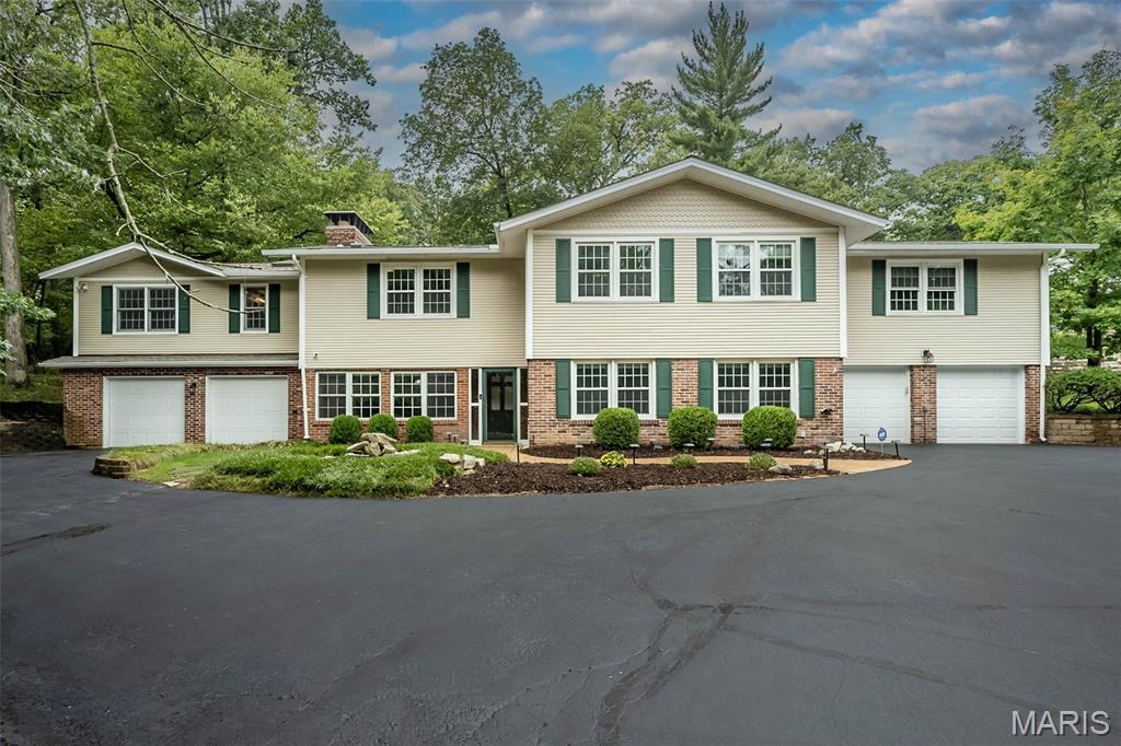Photo of 1471 Wilton Lane, Kirkwood, MO 63122 (MLS # 26057006)
