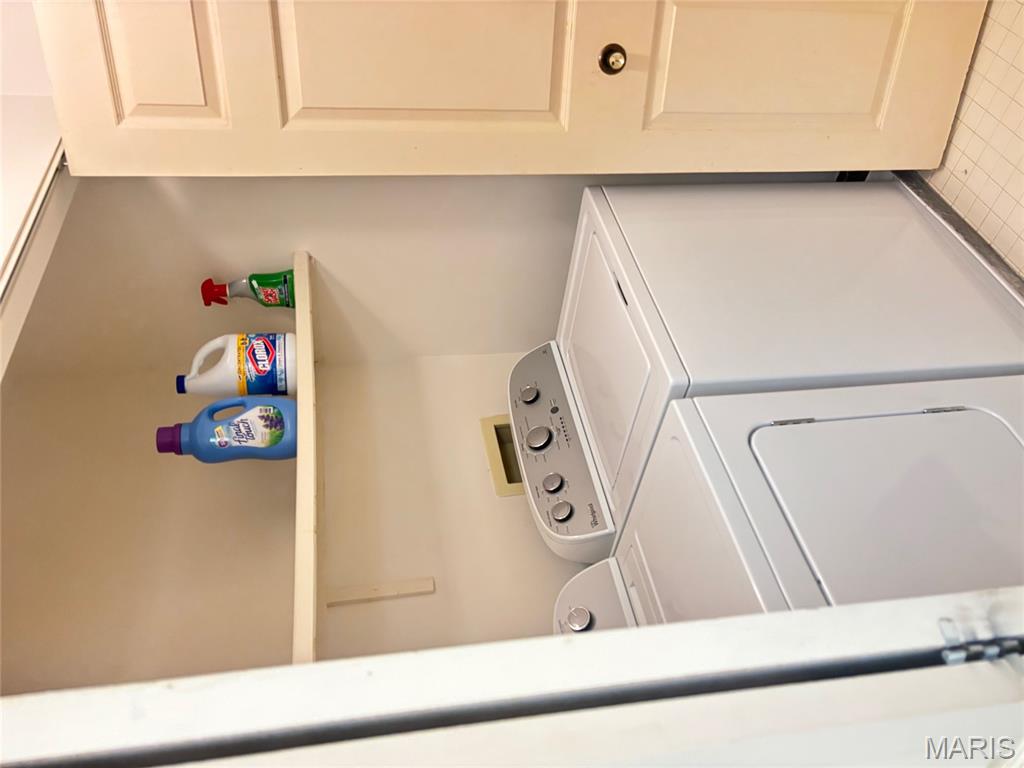 Carriage House Manor Condo Ph - Residential