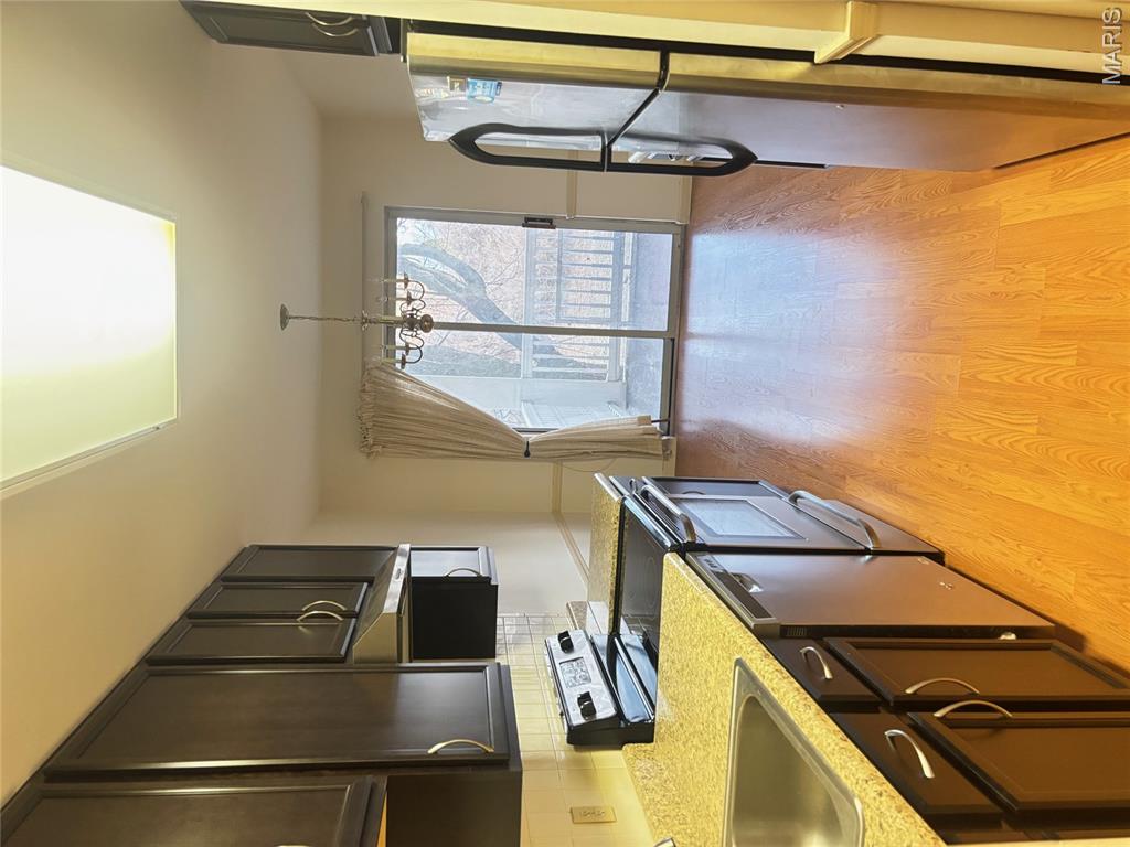 Carriage House Manor Condo Ph - Residential