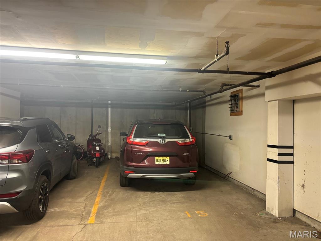 Carriage House Manor Condo Ph - Residential