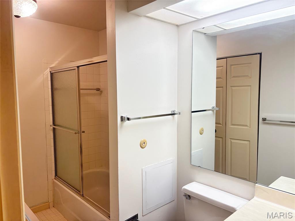 Carriage House Manor Condo Ph - Residential