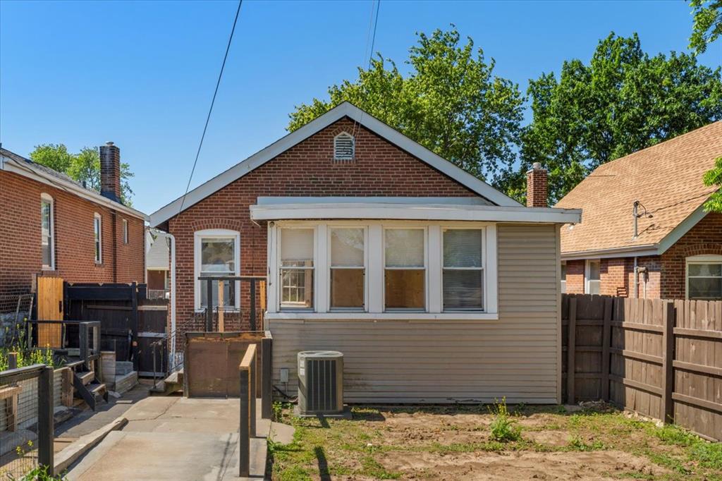 St Louis, Missouri 63116, United States, 2 Bedrooms Bedrooms, ,1 BathroomBathrooms,Residential,Pending,135666