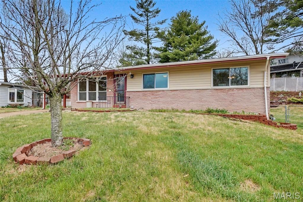 Photo of 9639 Crestfield Lane, St Louis, MO 63126 (MLS # 26002887)